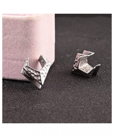 1 Pair Stainless Steel Pounding Triangle Saddle Ear Plugs Tunnels Earrings Gauges for Ears Expander Body Piercing Jewelry 19m...